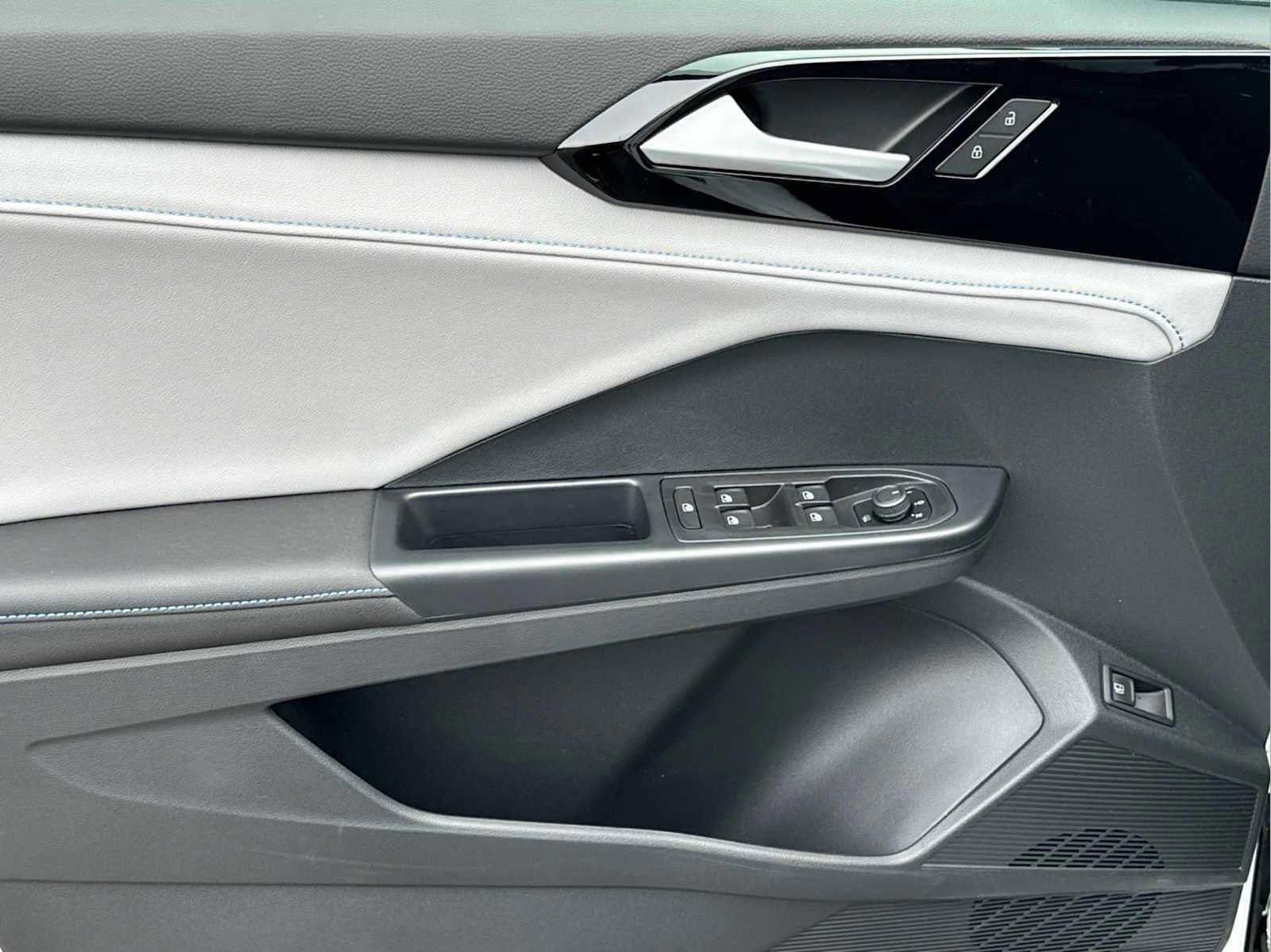 Certified 2024 Volkswagen Taos SE image 25