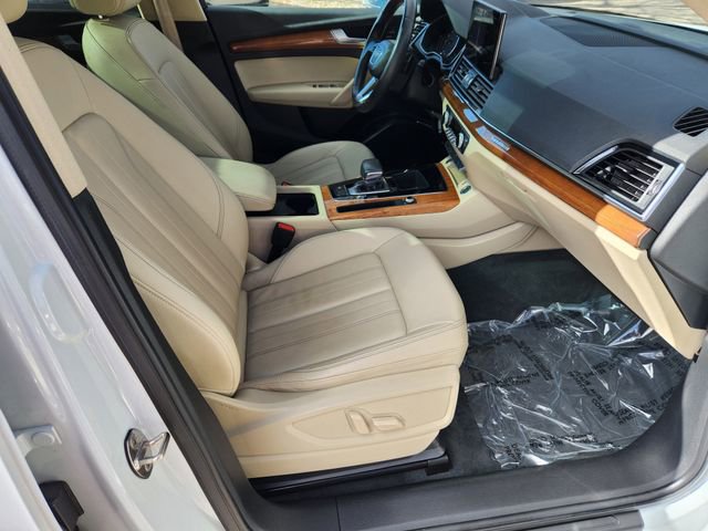 Used 2023 Audi Q5 2.0T Premium w/ Convenience Package image 12