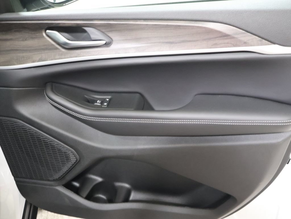 New 2027 Jeep Grand Cherokee Limited AWD/4WD image 17