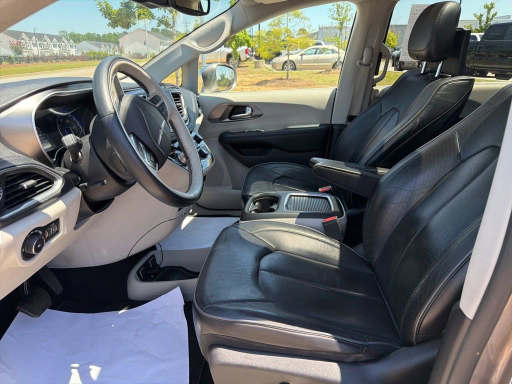 Used 2018 Chrysler Pacifica Limited w/ Advanced Safetytec Group FWD image 14