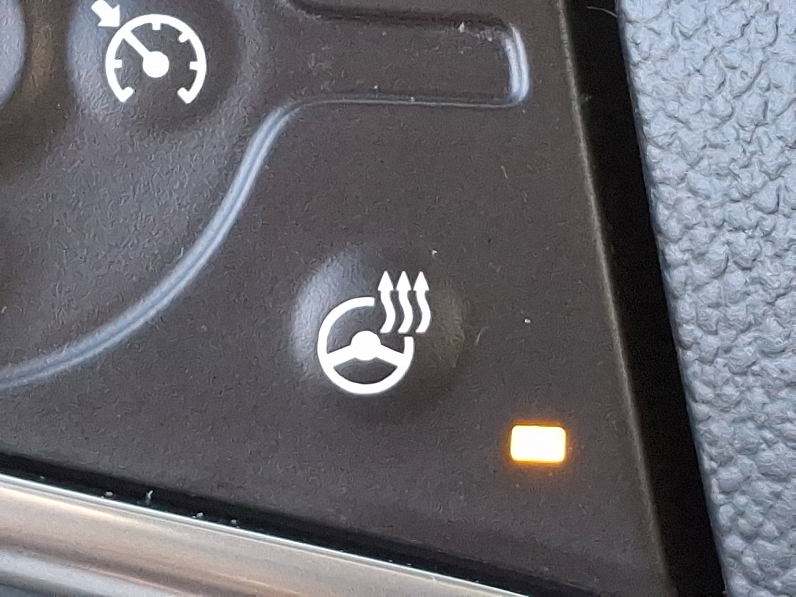 Used 2022 Chevrolet Traverse LT image 25