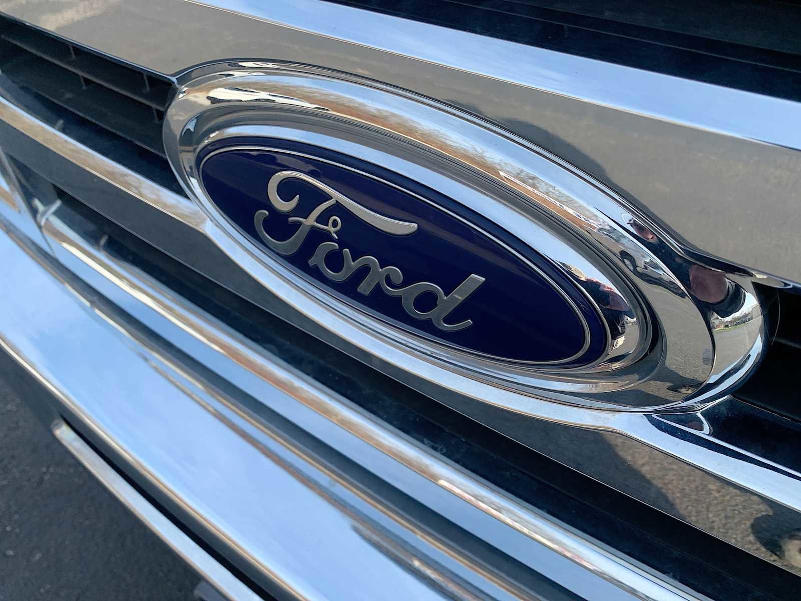 Used 2017 Ford E-450 and Econoline 450 Super Duty w/ Power Windows & Locks Group RWD image 25