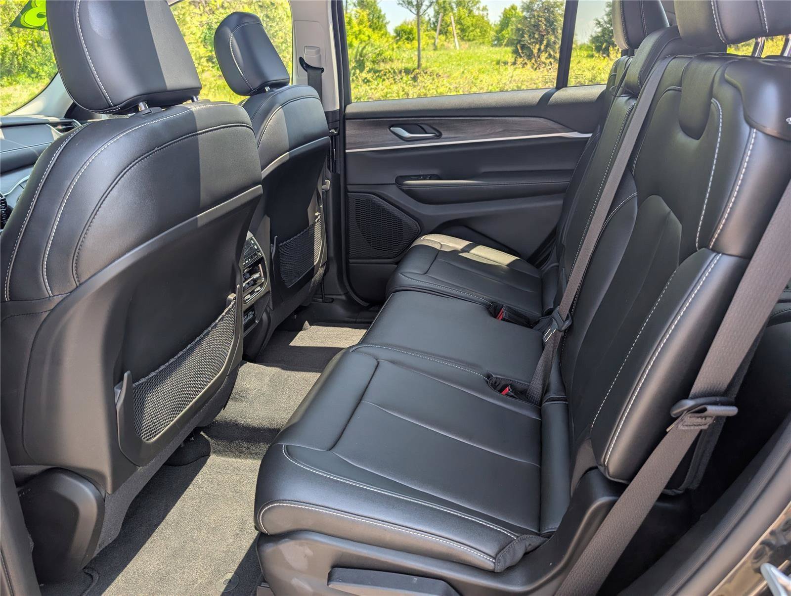 Used 2023 Jeep Grand Cherokee L Limited AWD/4WD image 16