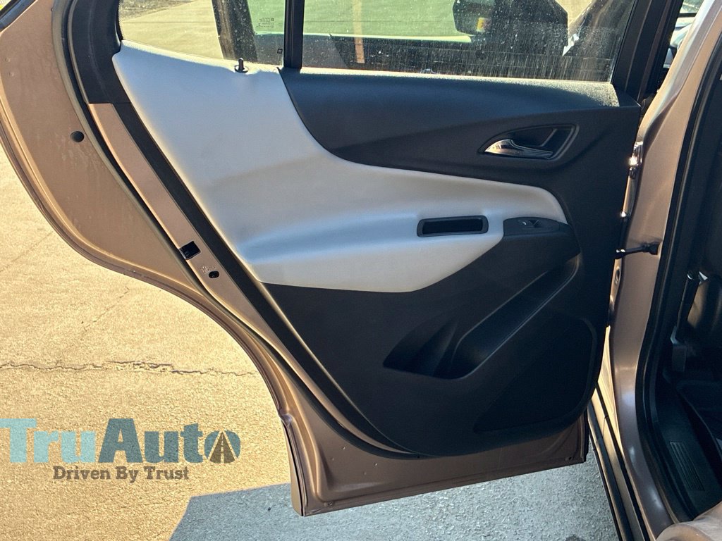Used 2018 Chevrolet Equinox LT FWD image 39