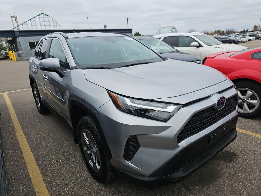 Used 2022 Toyota RAV4 XLE AWD/4WD image 3