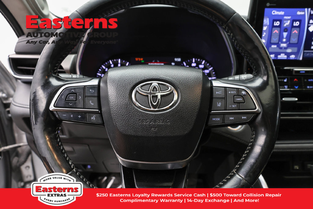 Used 2021 Toyota Highlander Limited AWD/4WD image 11