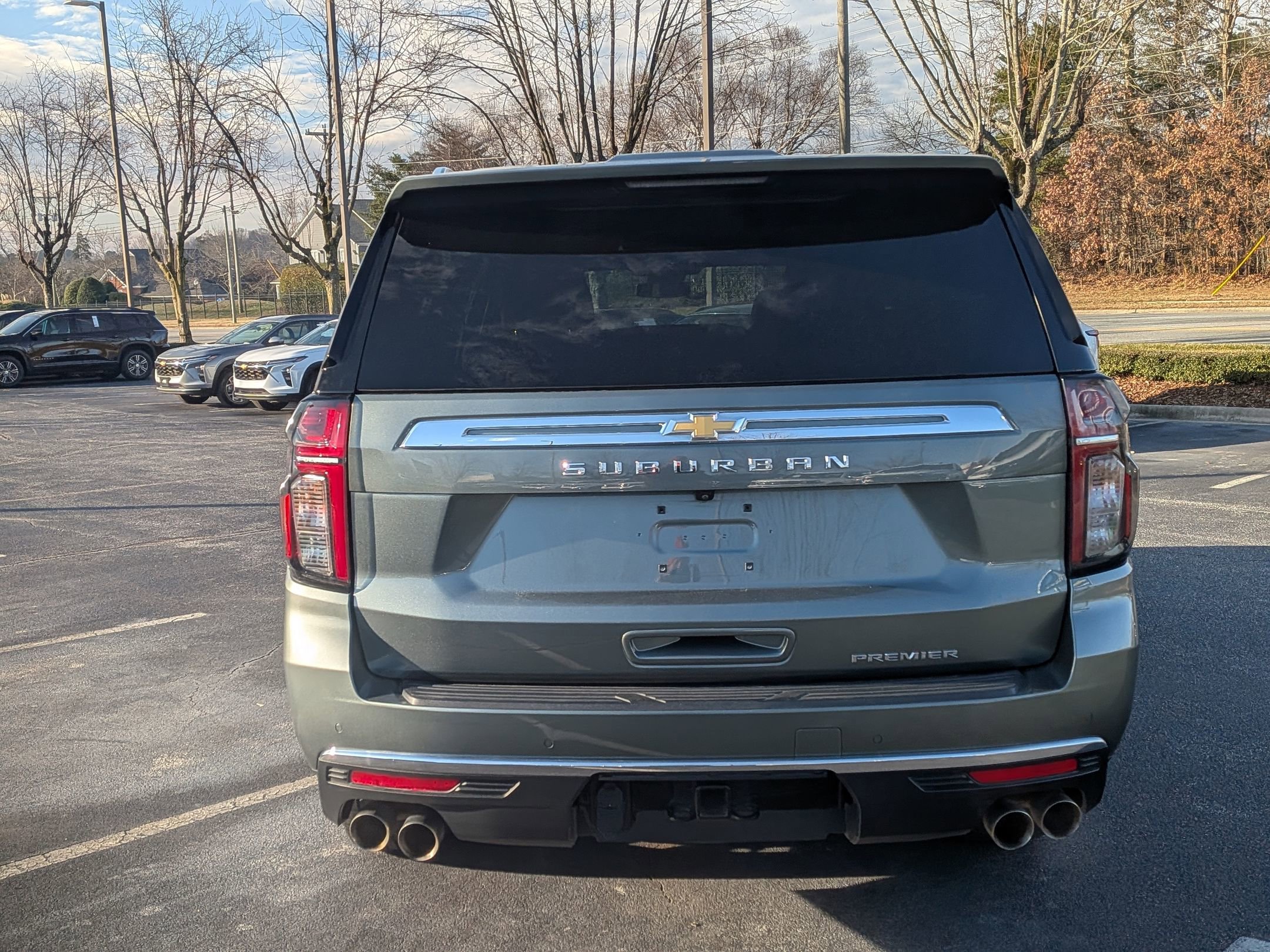 Used 2024 Chevrolet Suburban Premier image 8