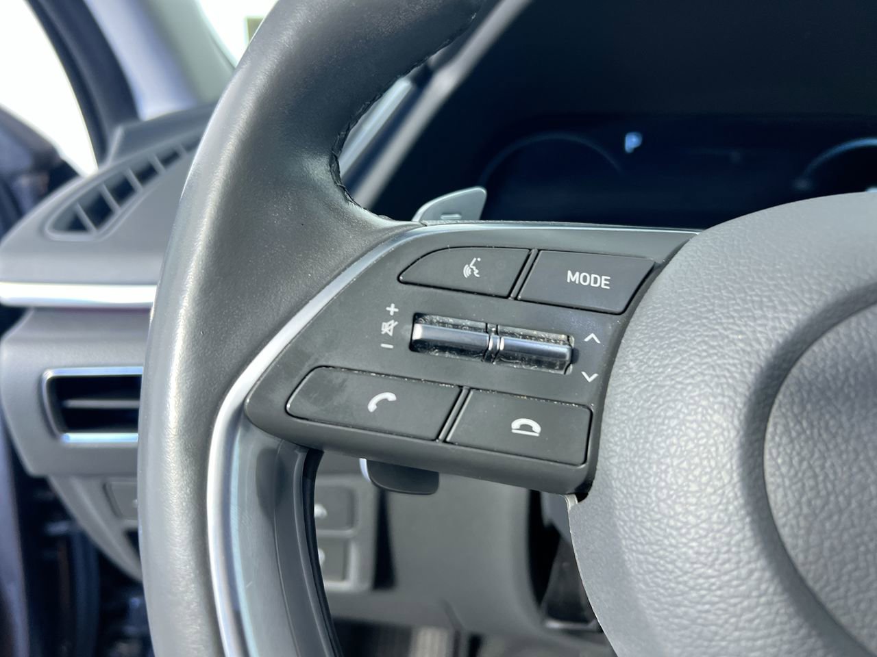 Used 2021 Hyundai Sonata Limited w/ Preferred Accessory Package FWD image 16