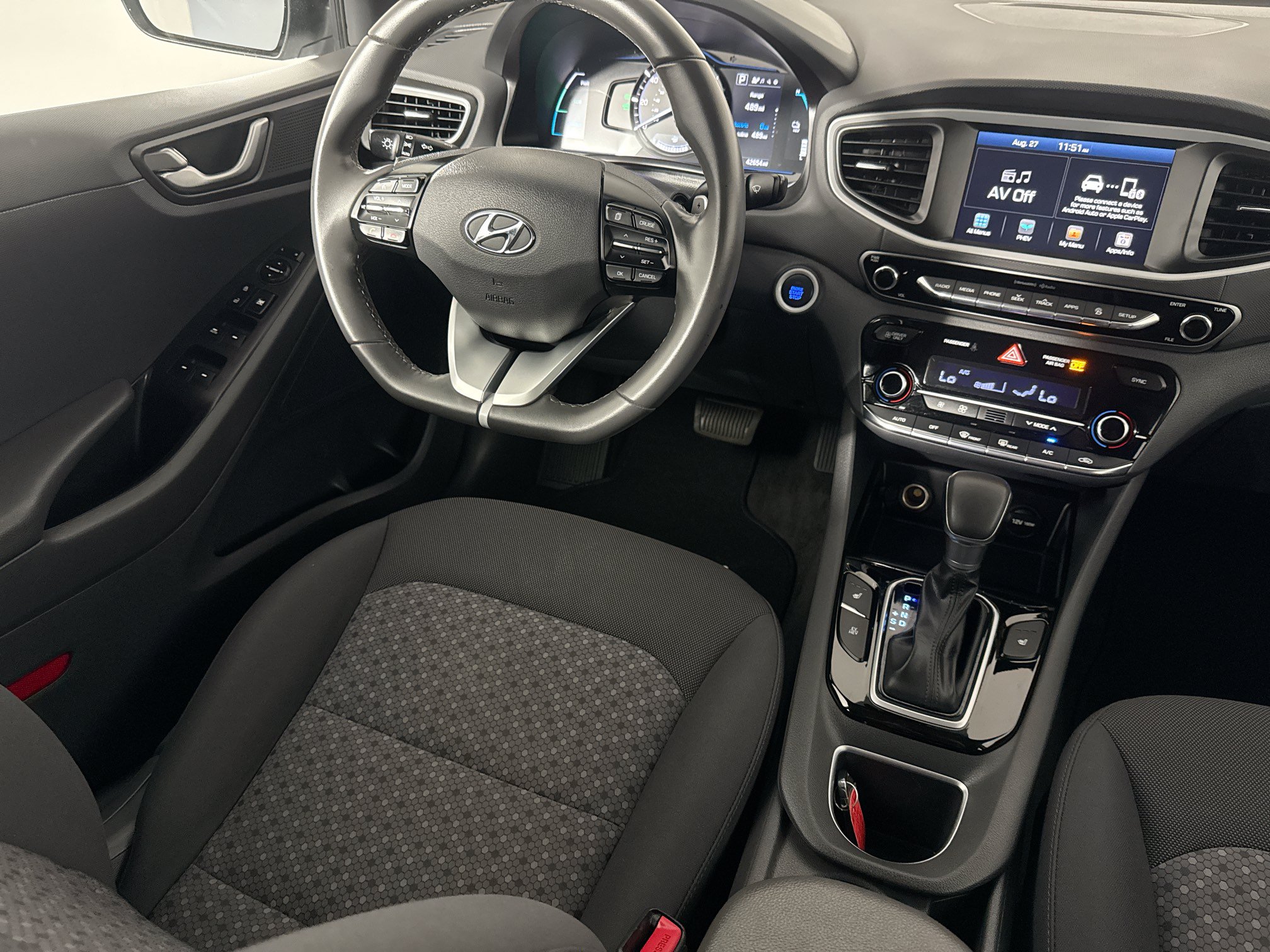 Used 2019 Hyundai Ioniq Plug-In Hybrid FWD image 31