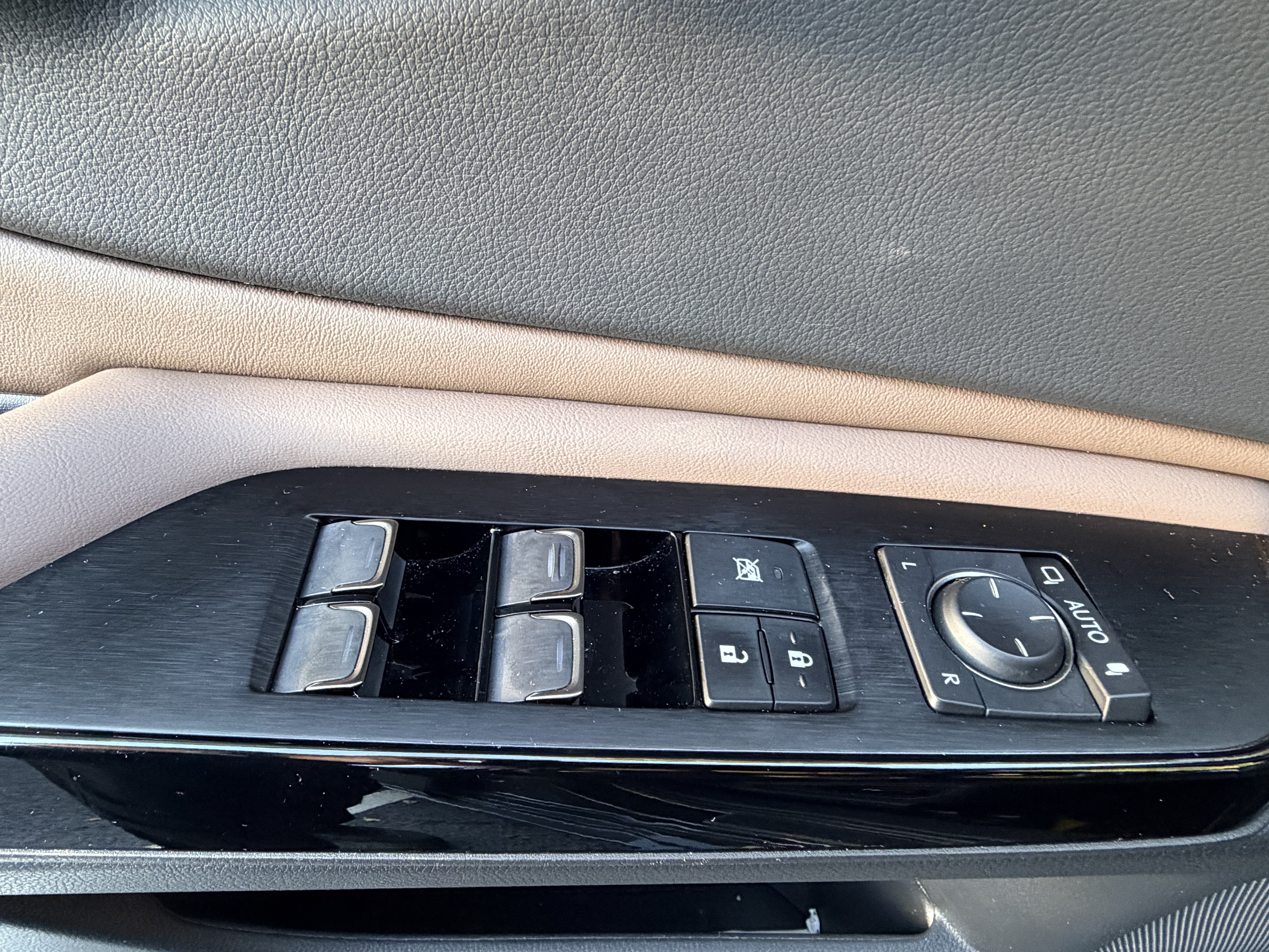 Certified 2025 Lexus ES 350 w/ Premium Package FWD image 14