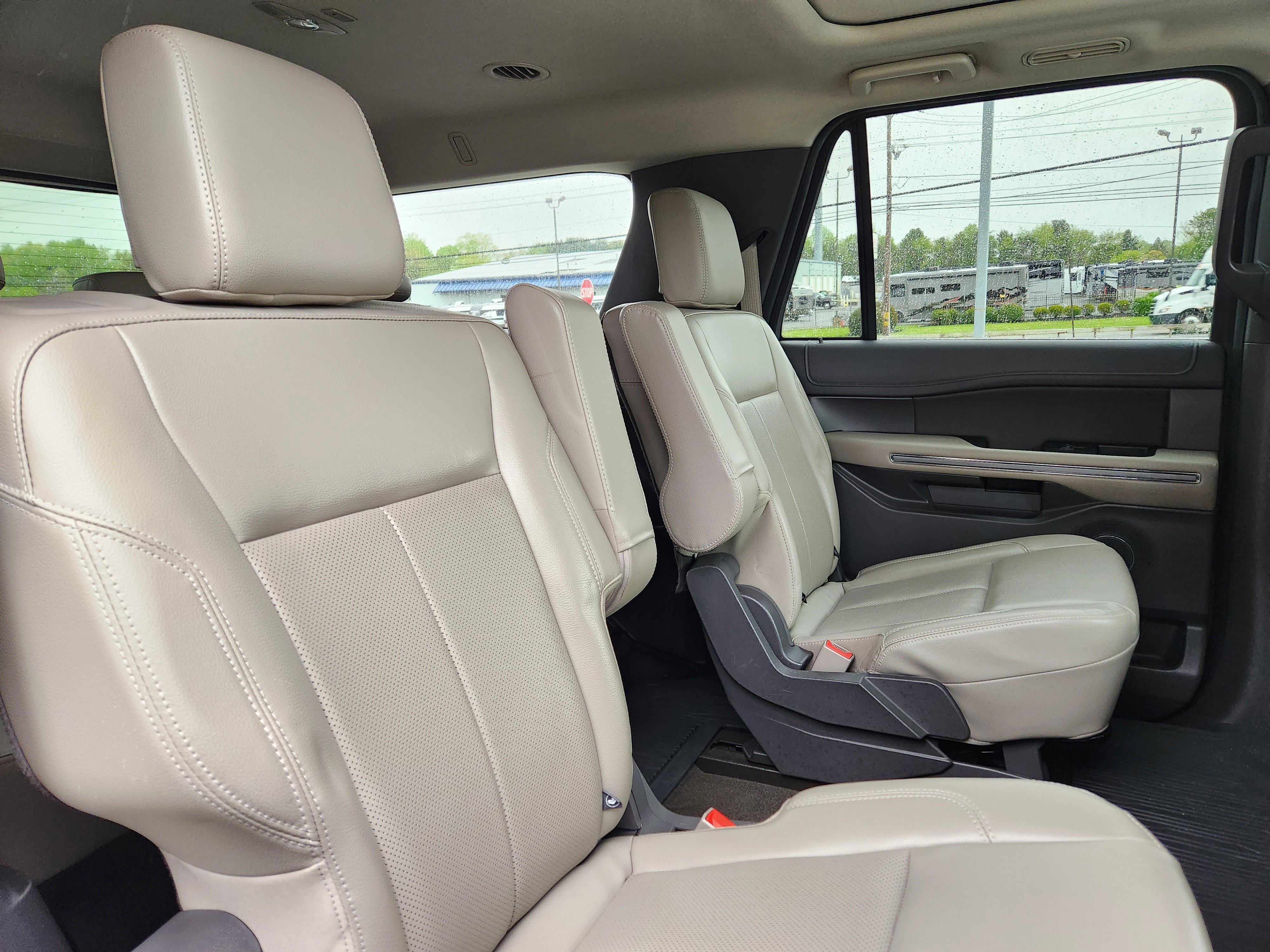 Used 2021 Ford Expedition Max XLT RWD image 16