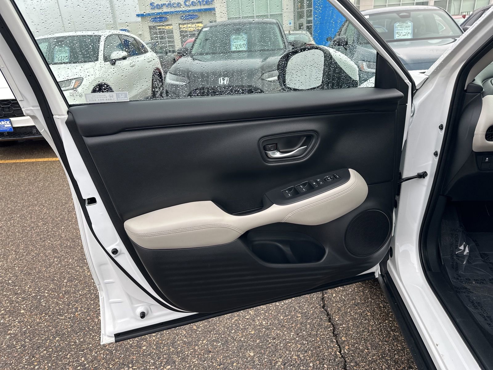 Used 2023 Honda HR-V LX image 14