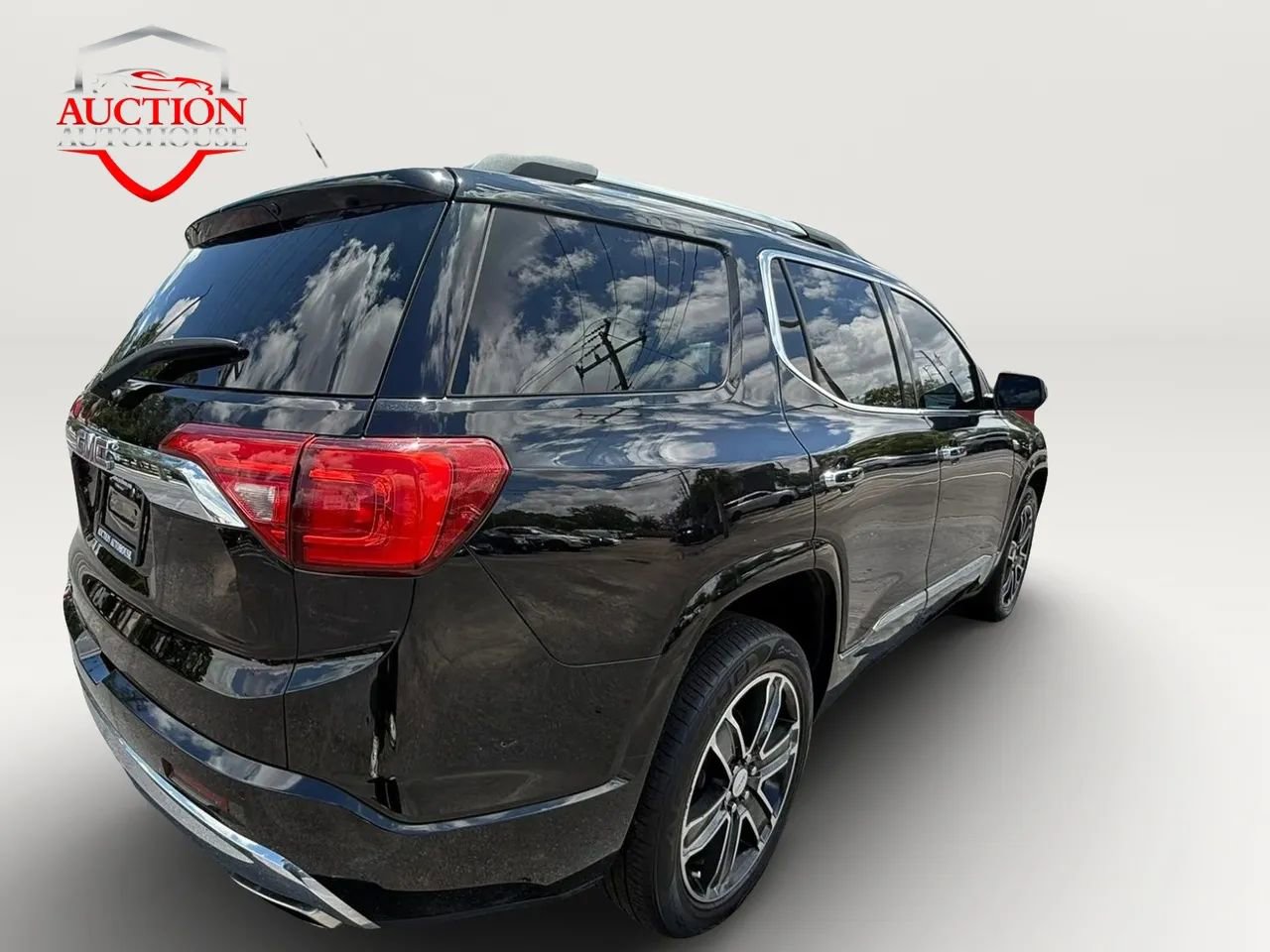 Used 2017 GMC Acadia Denali w/ Technology Package FWD image 5