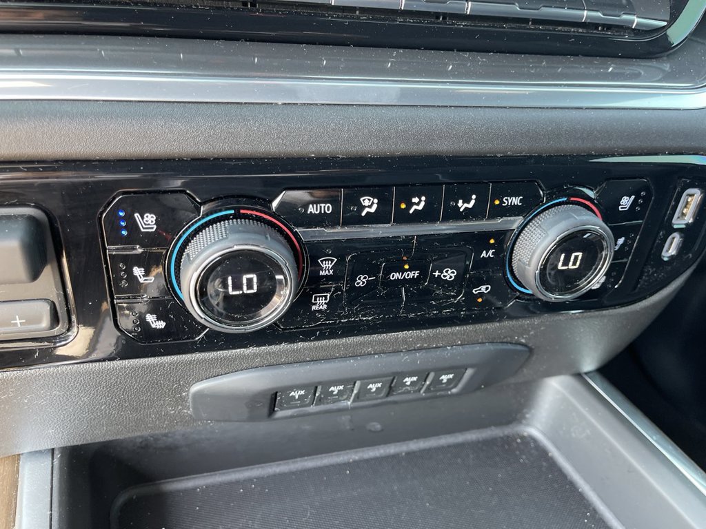 Used 2026 Chevrolet Silverado 3500 High Country w/ Technology Package AWD/4WD image 18