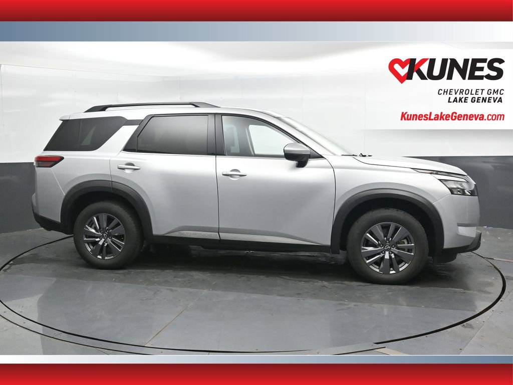 Used 2025 Nissan Pathfinder SV FWD image 4