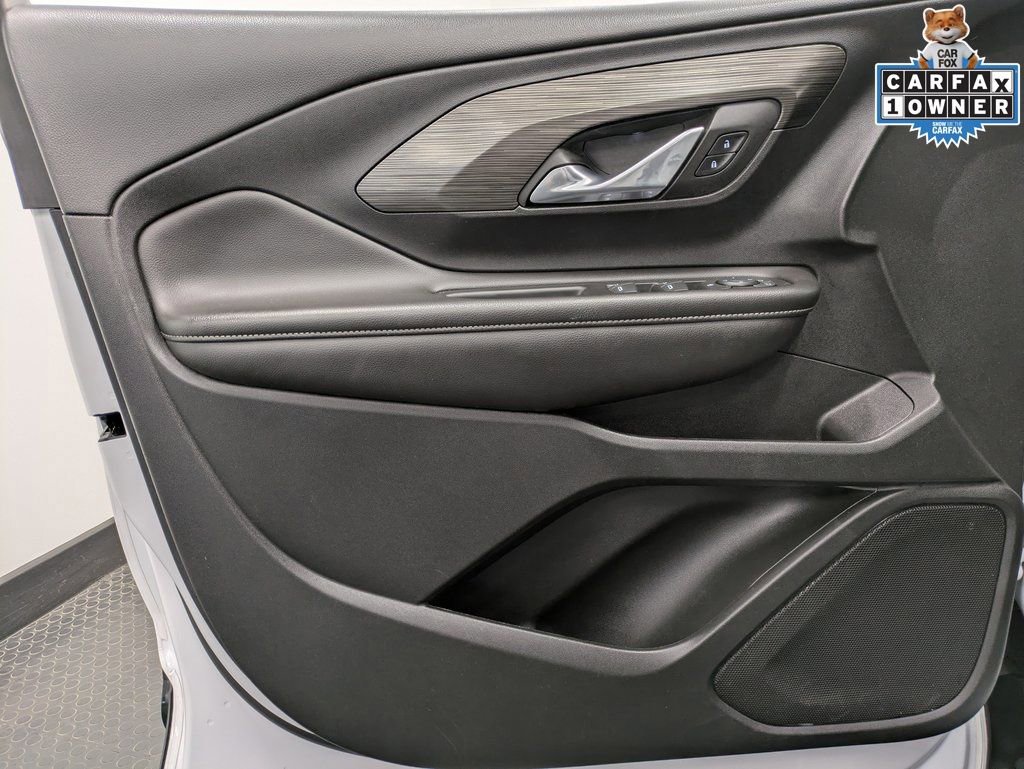 Used 2023 GMC Terrain SLE w/ Driver Convenience Package image 8