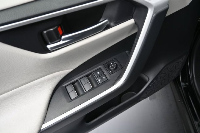 Certified 2025 Toyota RAV4 XLE AWD/4WD image 21