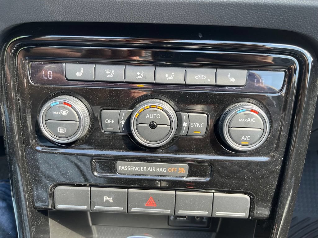 Used 2019 Volkswagen Beetle 2.0T Final Edition SEL FWD image 21