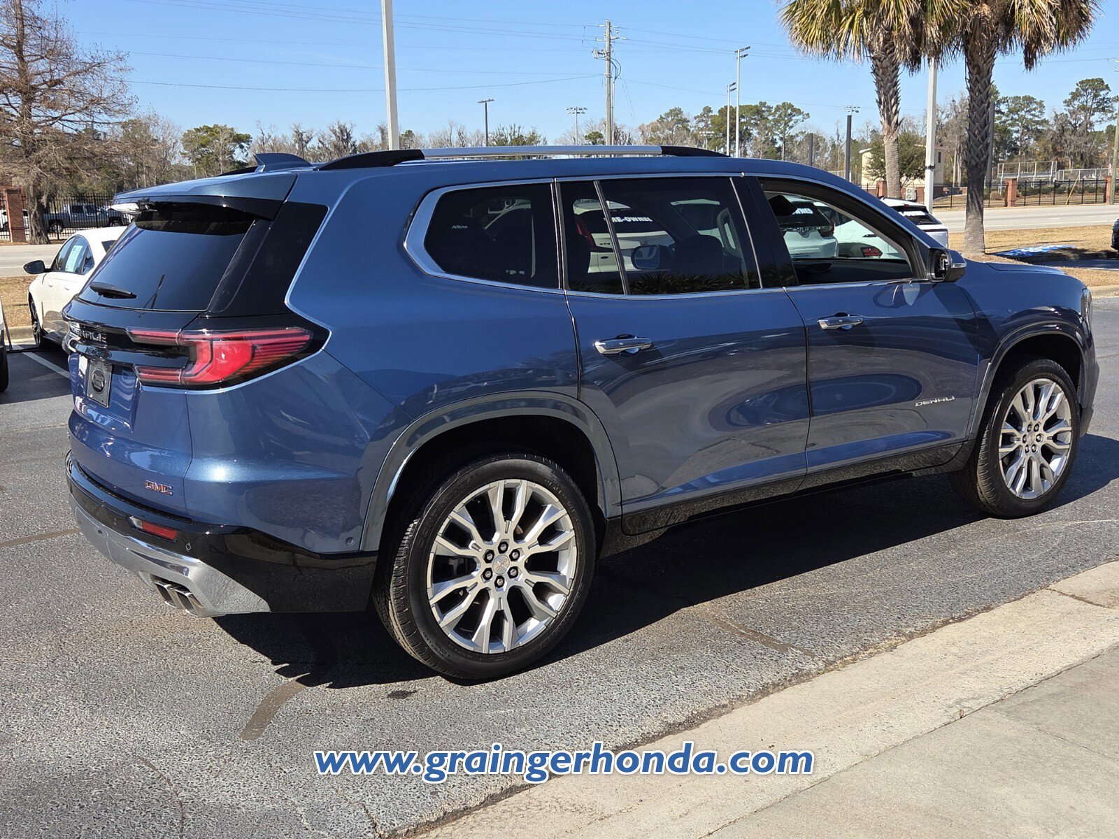 Used 2024 GMC Acadia Denali w/ Super Cruise Package image 5