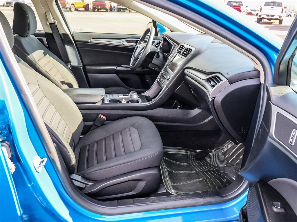 Used 2020 Ford Fusion SE image 13