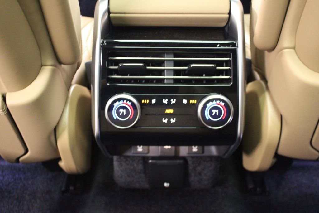 Used 2025 Land Rover Range Rover SE image 37