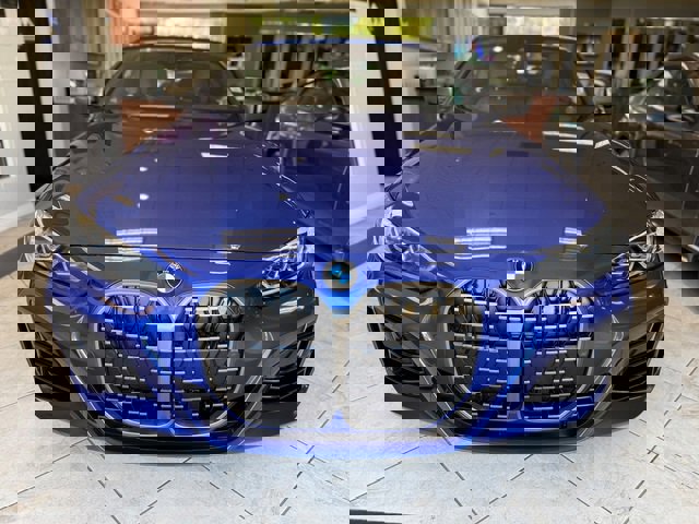 Used 2021 BMW M440i Convertible image 3