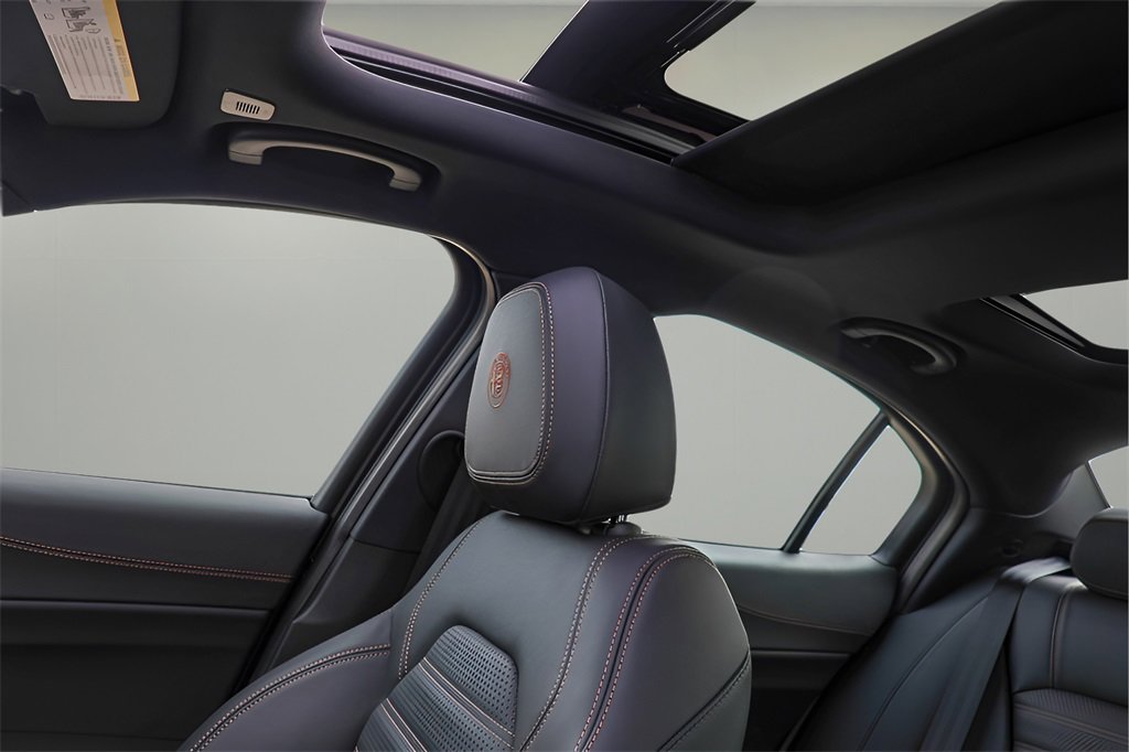 New 2025 Alfa Romeo Giulia w/ Driving Assist Package image 18