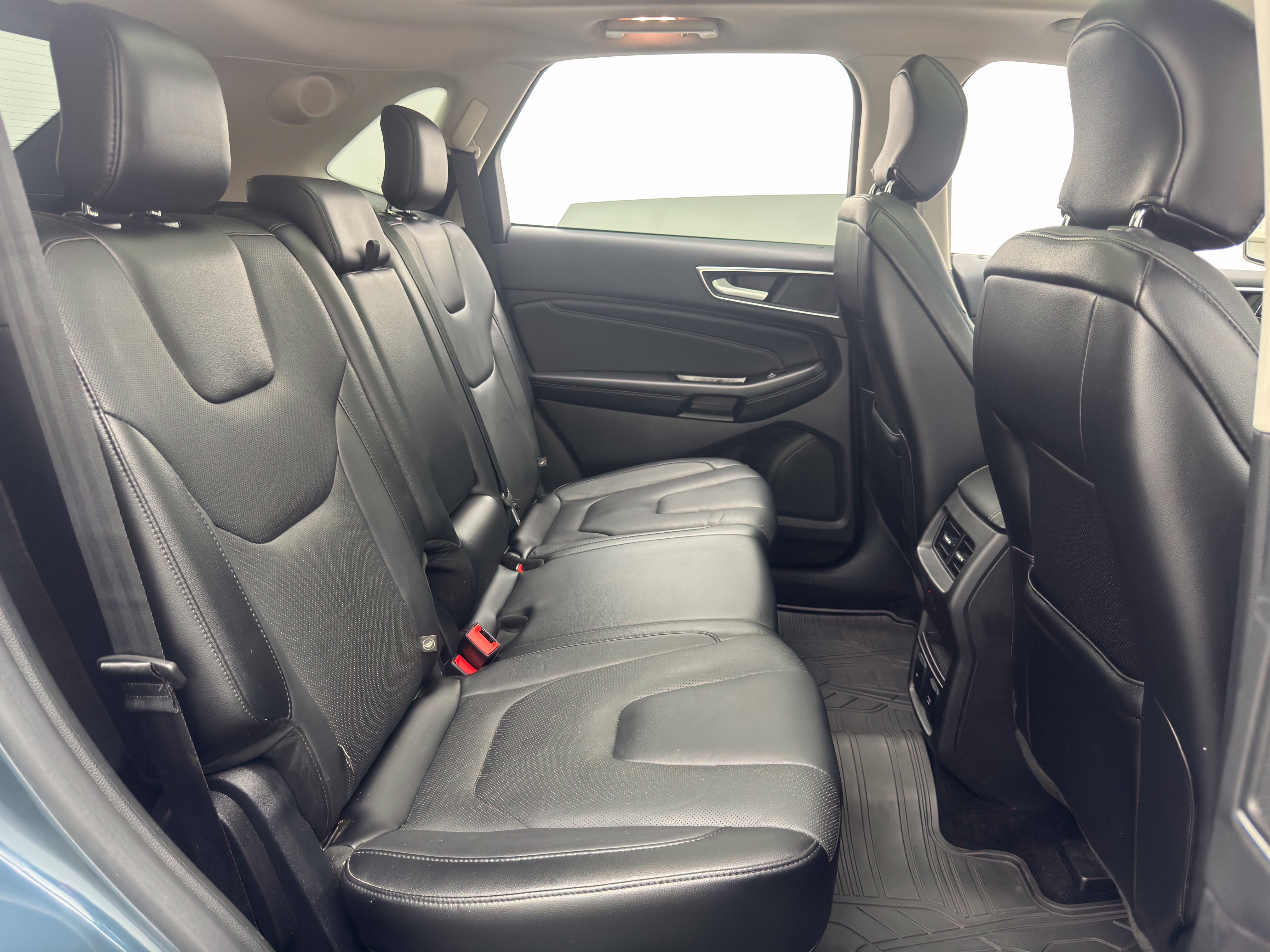 Used 2016 Ford Edge Titanium w/ Equipment Group 301A AWD/4WD image 36