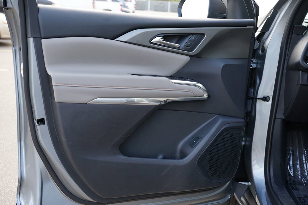 Used 2025 Chevrolet Traverse LT image 14