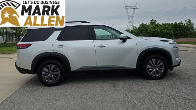 Used 2025 Nissan Pathfinder SV FWD image 9