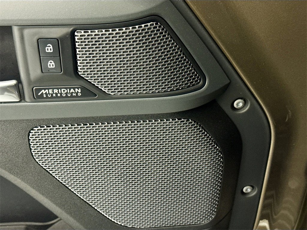 Certified 2023 Land Rover Defender 110 X-Dynamic SE image 18