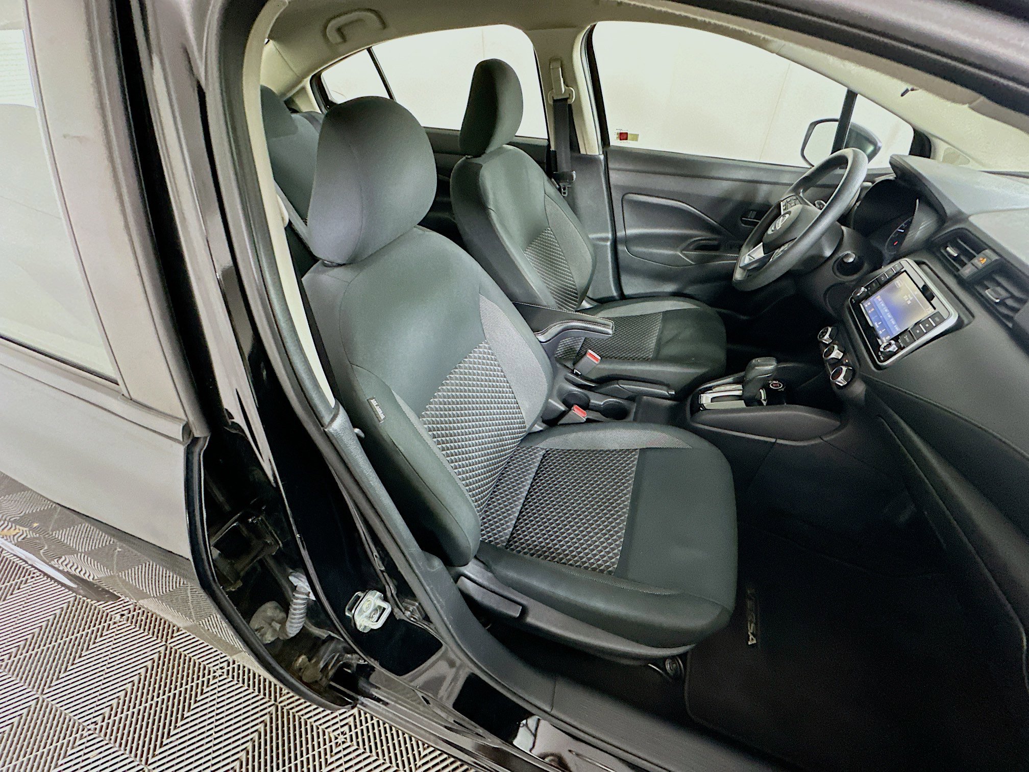 Used 2020 Nissan Versa S image 29