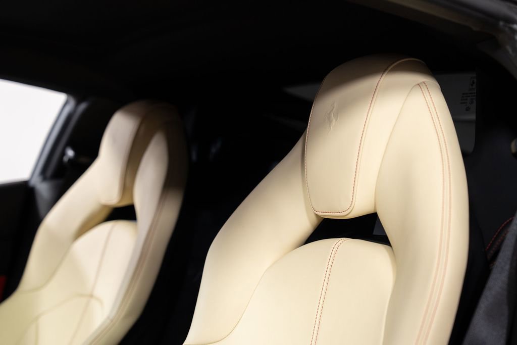 Used 2021 Ferrari F8 Tributo image 40