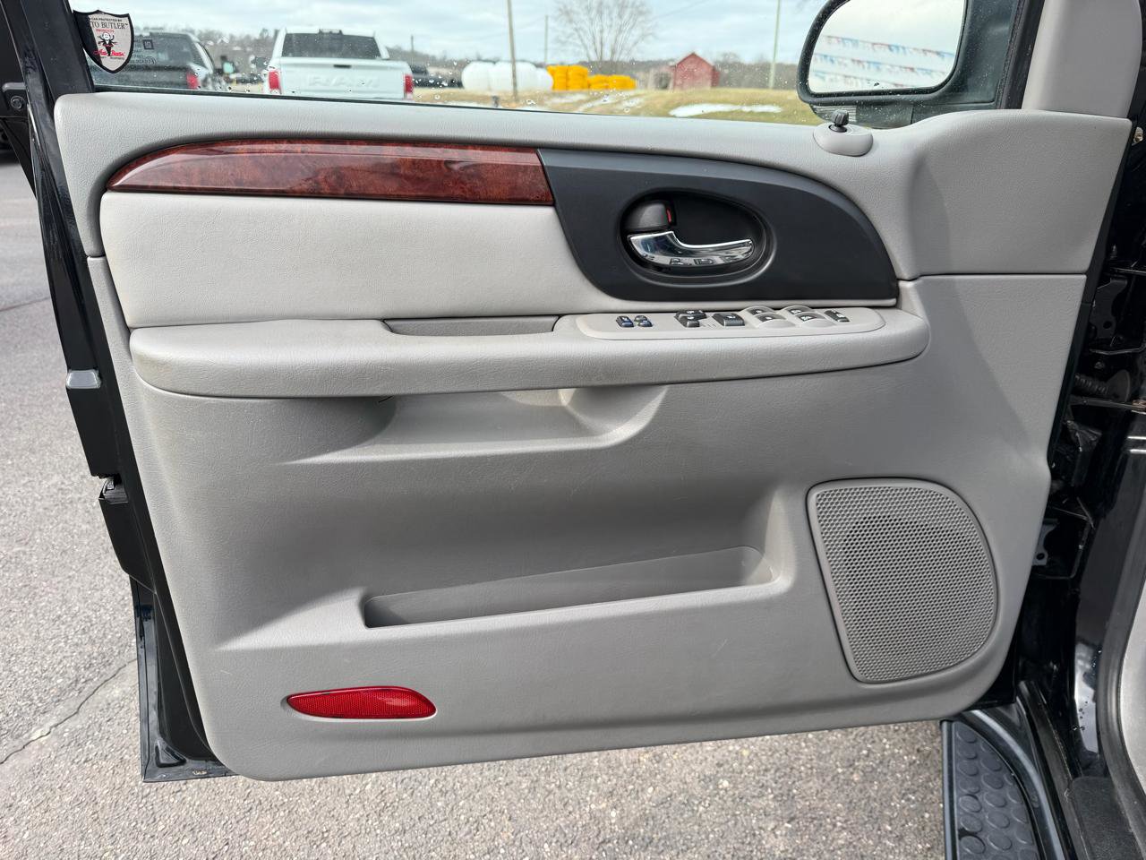 Used 2009 GMC Envoy Denali w/ Sun And 6-Disc Cd Package image 8