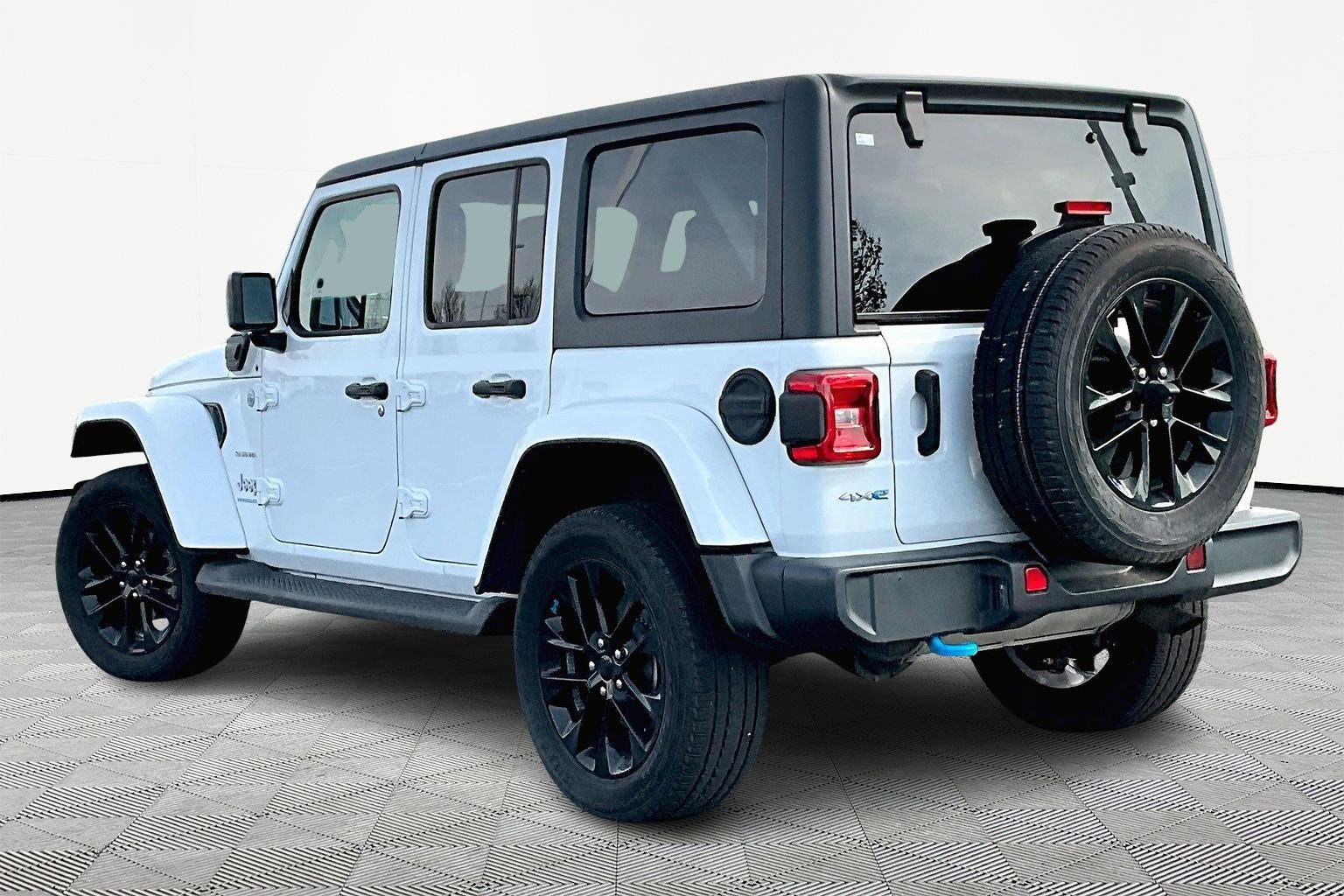 Used 2023 Jeep Wrangler Unlimited Sahara AWD/4WD image 4