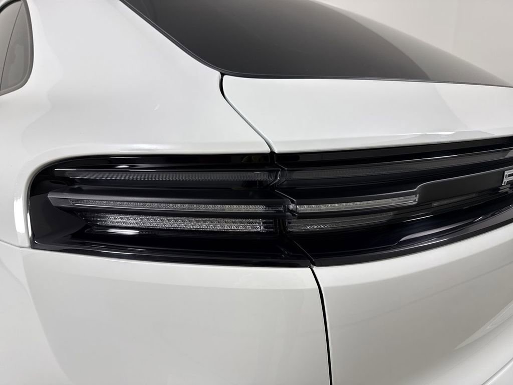 Certified 2025 Porsche Macan 4 Electric image 18