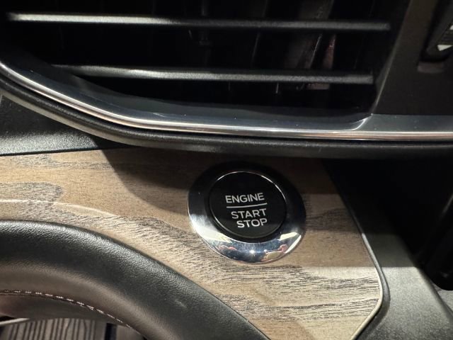 Used 2020 Ford Explorer Platinum w/ Premium Technology Package image 18