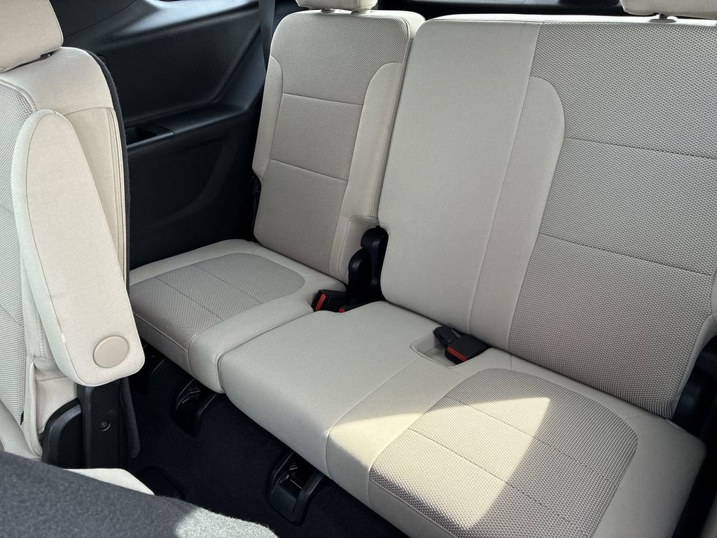 Used 2023 Chevrolet Traverse LT FWD image 20