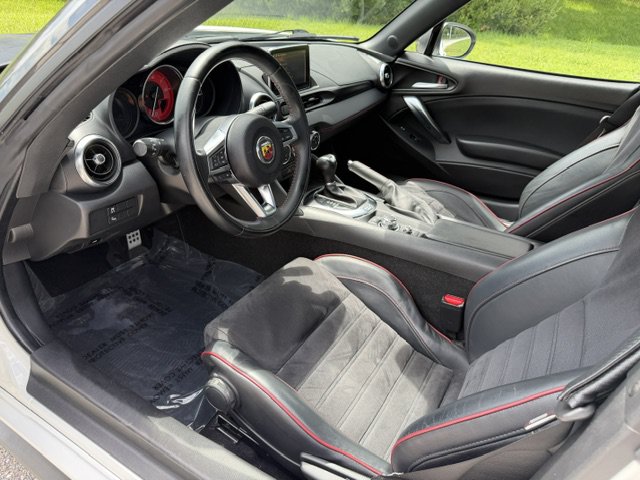 Used 2018 FIAT 124 Spider Abarth w/ Convenience Group RWD image 11