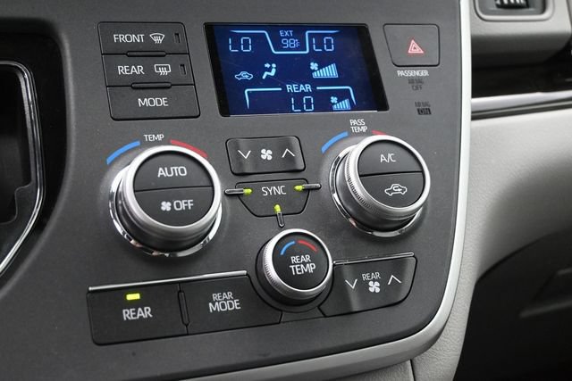Used 2020 Toyota Sienna XLE FWD image 9