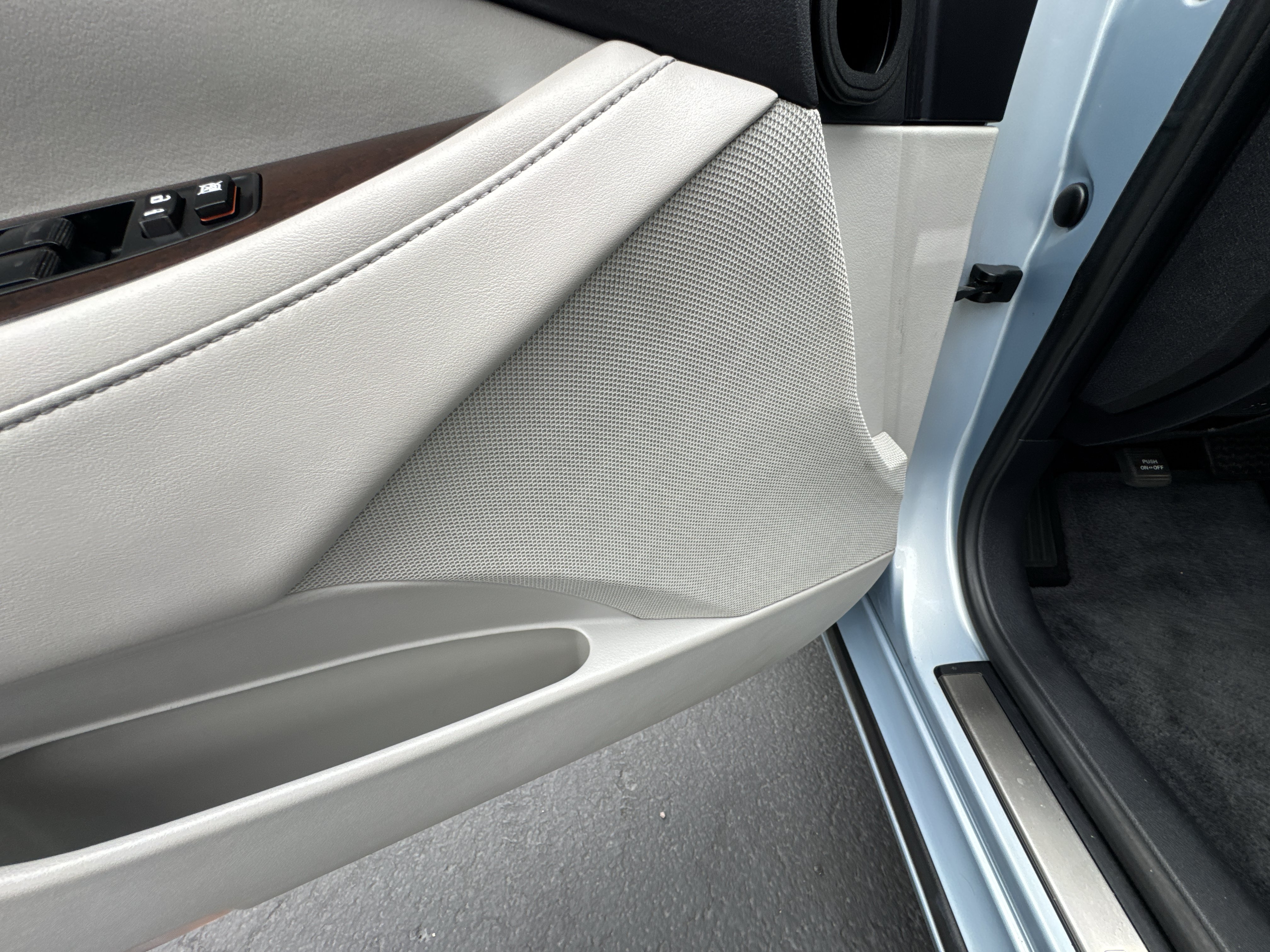 Used 2011 Lexus ES 350 FWD image 25