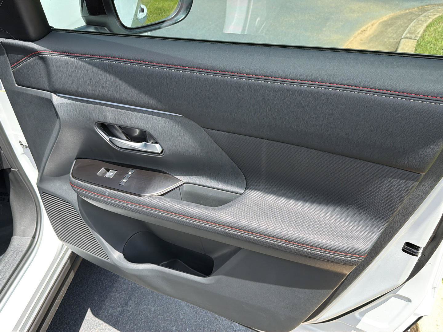 New 2026 Nissan Kicks SR FWD image 14
