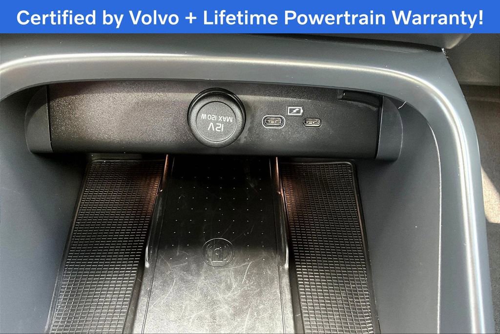 Certified 2025 Volvo XC40 B5 Core image 32