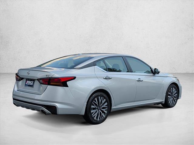 Used 2024 Nissan Altima 2.5 SV w/ SV Premium Package FWD image 5