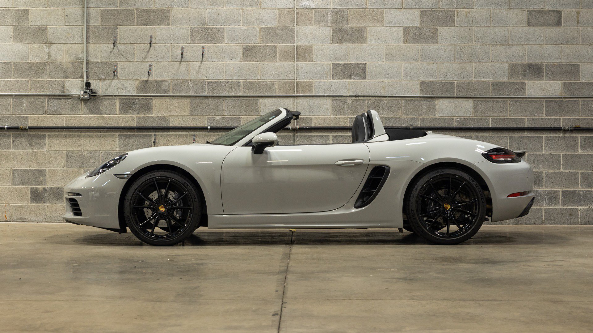 Used 2021 Porsche 718 Boxster RWD image 6