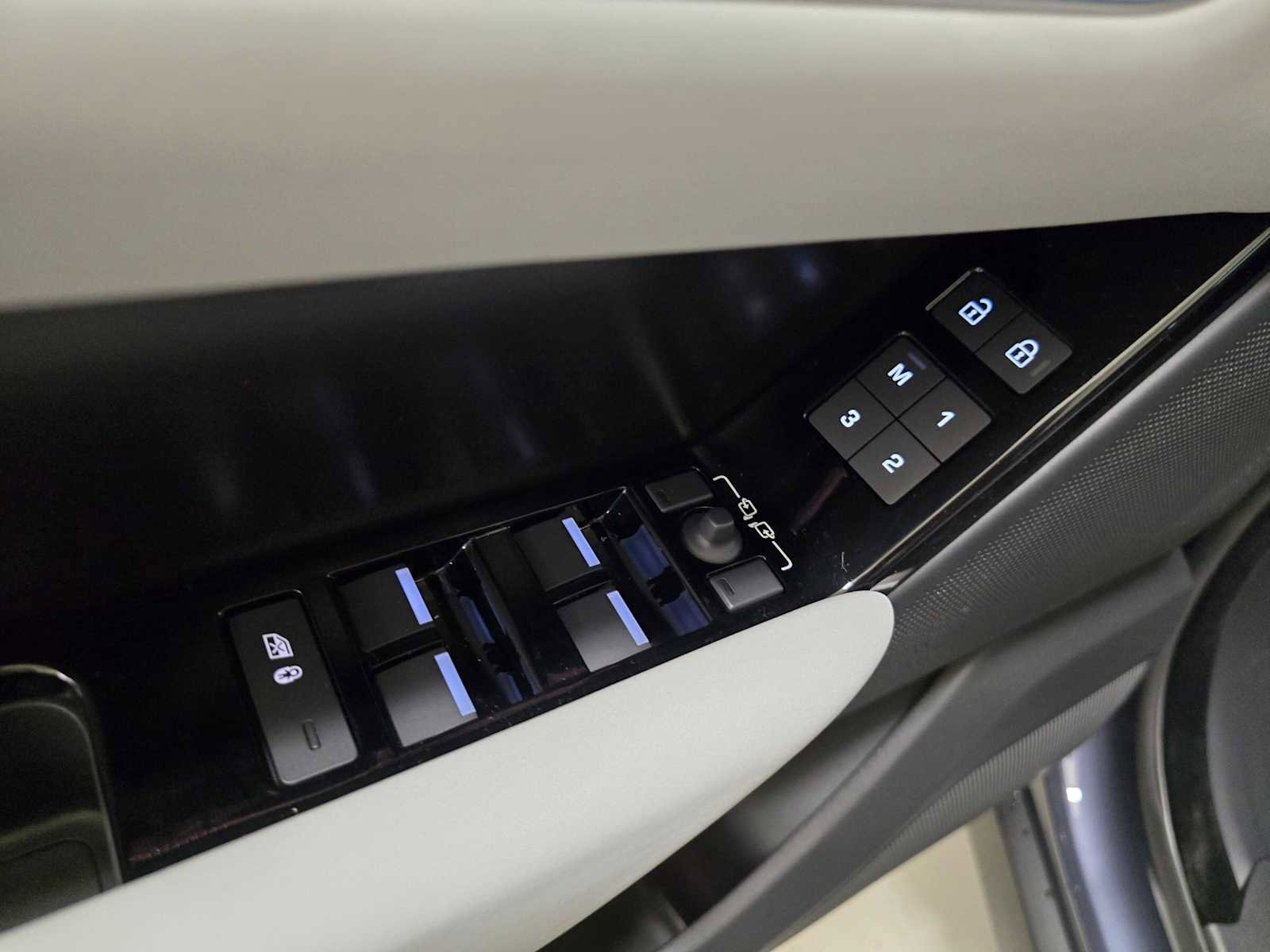 New 2026 Land Rover Range Rover Velar Dynamic SE image 25