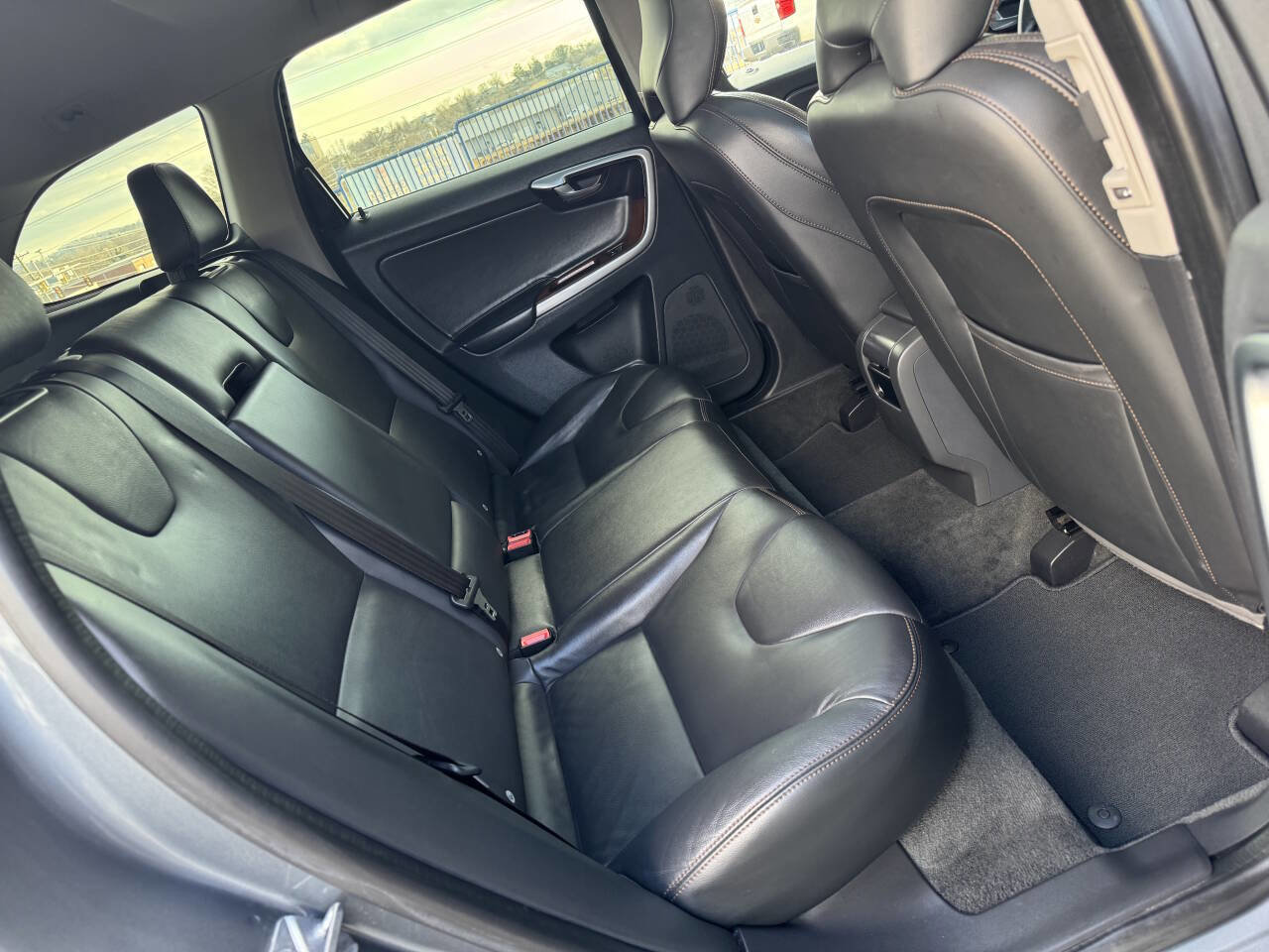 Used 2017 Volvo XC60 T5 Inscription image 10