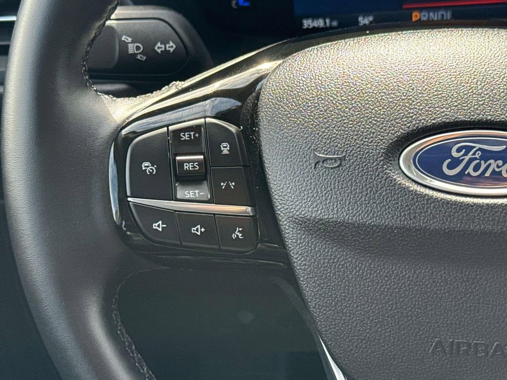Used 2025 Ford Escape SE image 15