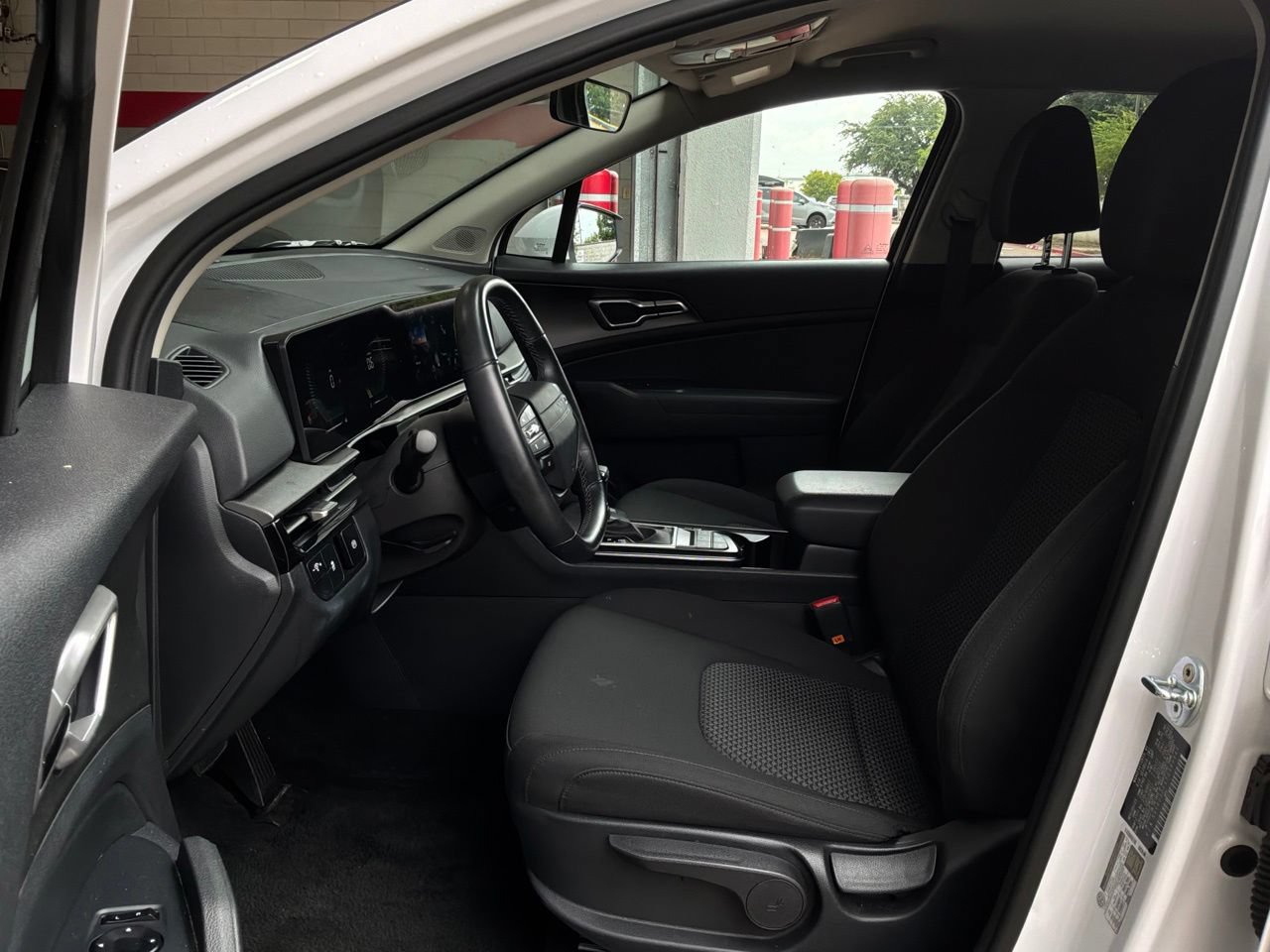 Used 2026 Kia Sportage LX FWD image 10
