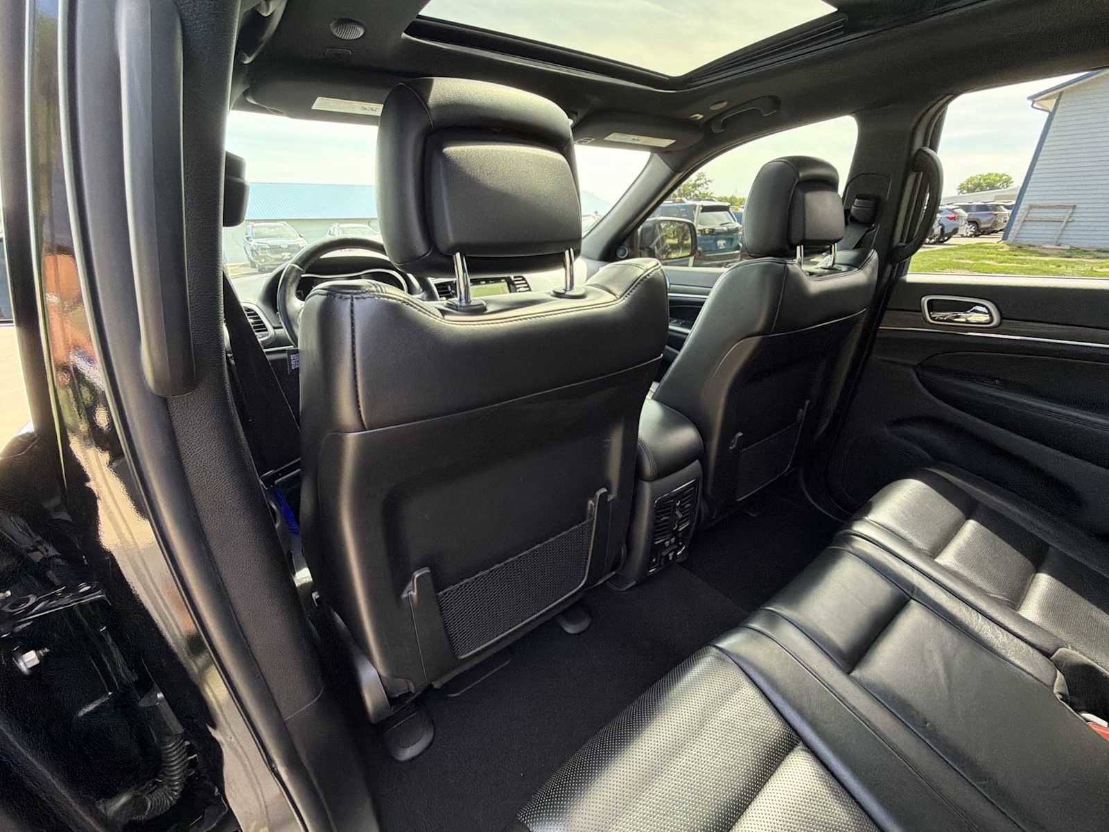 Used 2019 Jeep Grand Cherokee Limited w/ Luxury Group II AWD/4WD image 15
